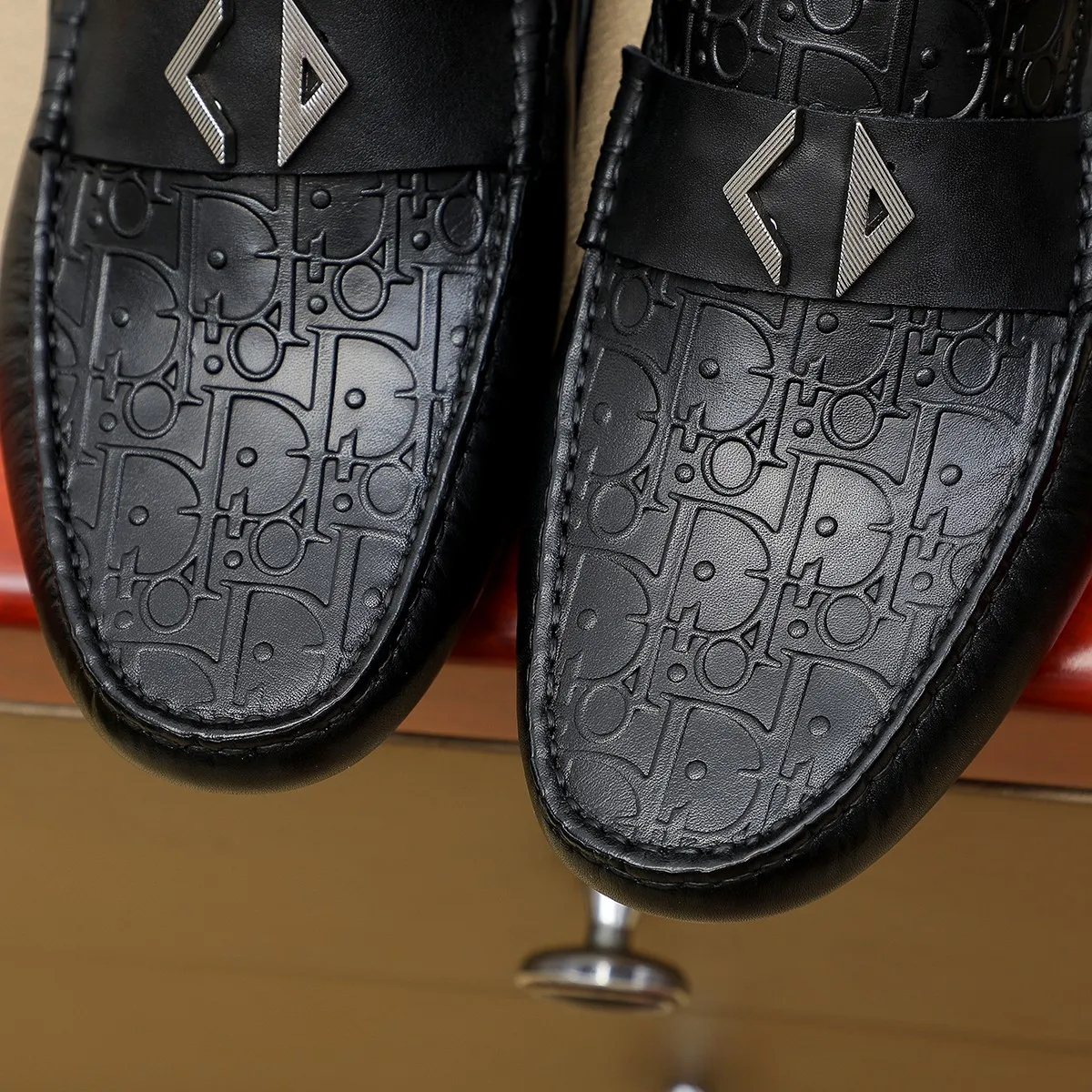 Men's shoes 💰380 🕷️🕷️[Dior] Dior's new casual men's shoes are launched in Hong Kong counters. Official website 1:1 production. Italian original first-layer cowhide + 🐷 leather lining. Designed by European and American masters. Perfect shape to create counter quality, solid color rubber wear-resistant outsole and classic dazzling toe! Super versatile and very comfortable. High-end without losing taste, fashionable and novel! ! Absolute focus! Colors available! Code number 38-44 (45.46 customized)